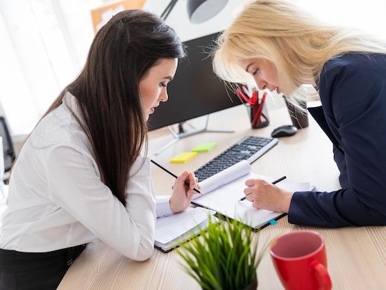 Jak efektywnie promować usługi konsultingowe w sieci: Kompleksowy przewodnik