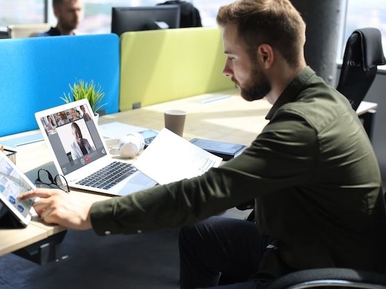 Jak stworzyć atrakcyjne CV online dla specjalistów kreatywnych w 2026 roku